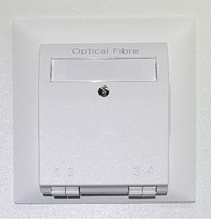 OTO 4/4 mit Pigtail's UP (ZT) bestückt mit 2 Duplex- Mittelstücken LC / APC