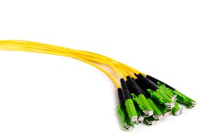 Breakout einseitig 2x9/125 gelb E2000/APC