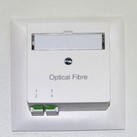 OTO 4/4 mit Pigtail's UP (RdM) bestückt mit 2 Duplex- Mittelstücken LC / APC