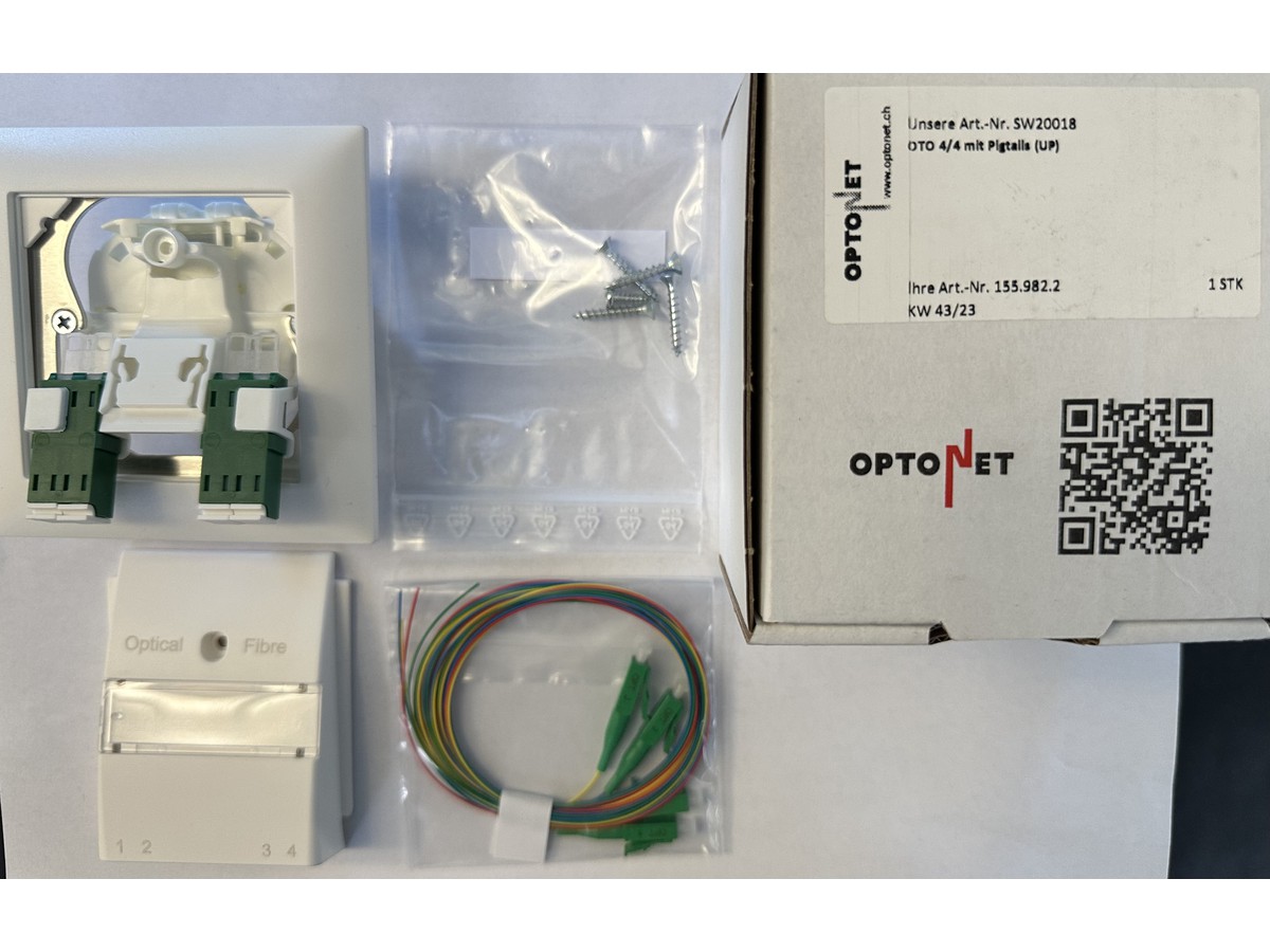 OTO 4/4 mit Pigtail (UP) bestückt mit 2 Duplex Mittelstücken LC/APC Opt