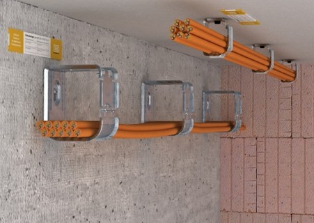 Pose individuelle avec des pinces et de longues cuves