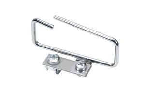 Etrier de passe-câbles horizontal 68x40mm montage en avant sur rail 19" chromique